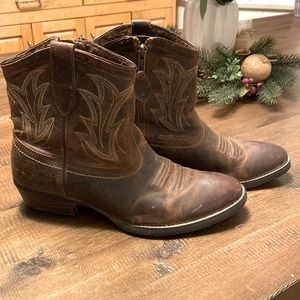 Ariat short boot